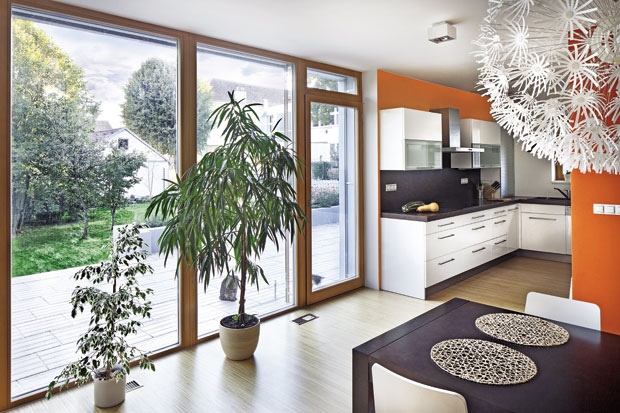 Практична клизна врата